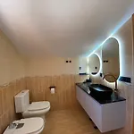 With Heated Private Pool, Sea View& Turkish Sauna Vila *